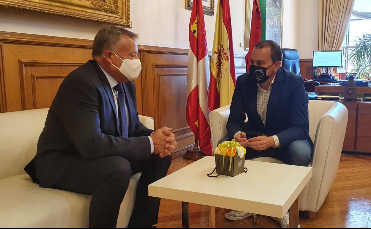 Rodríguez viajó ayer hasta Zamora para reunirse con el presidente de la Diputación de Zamora, de Ciudadanos.