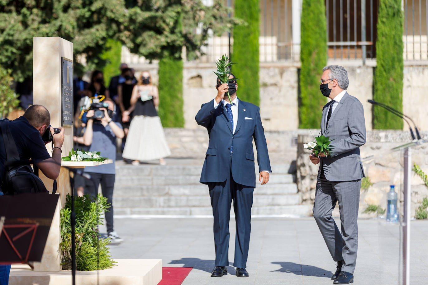 Fotos: Castilla y León rinde homenaje a las víctimas de la covid-19