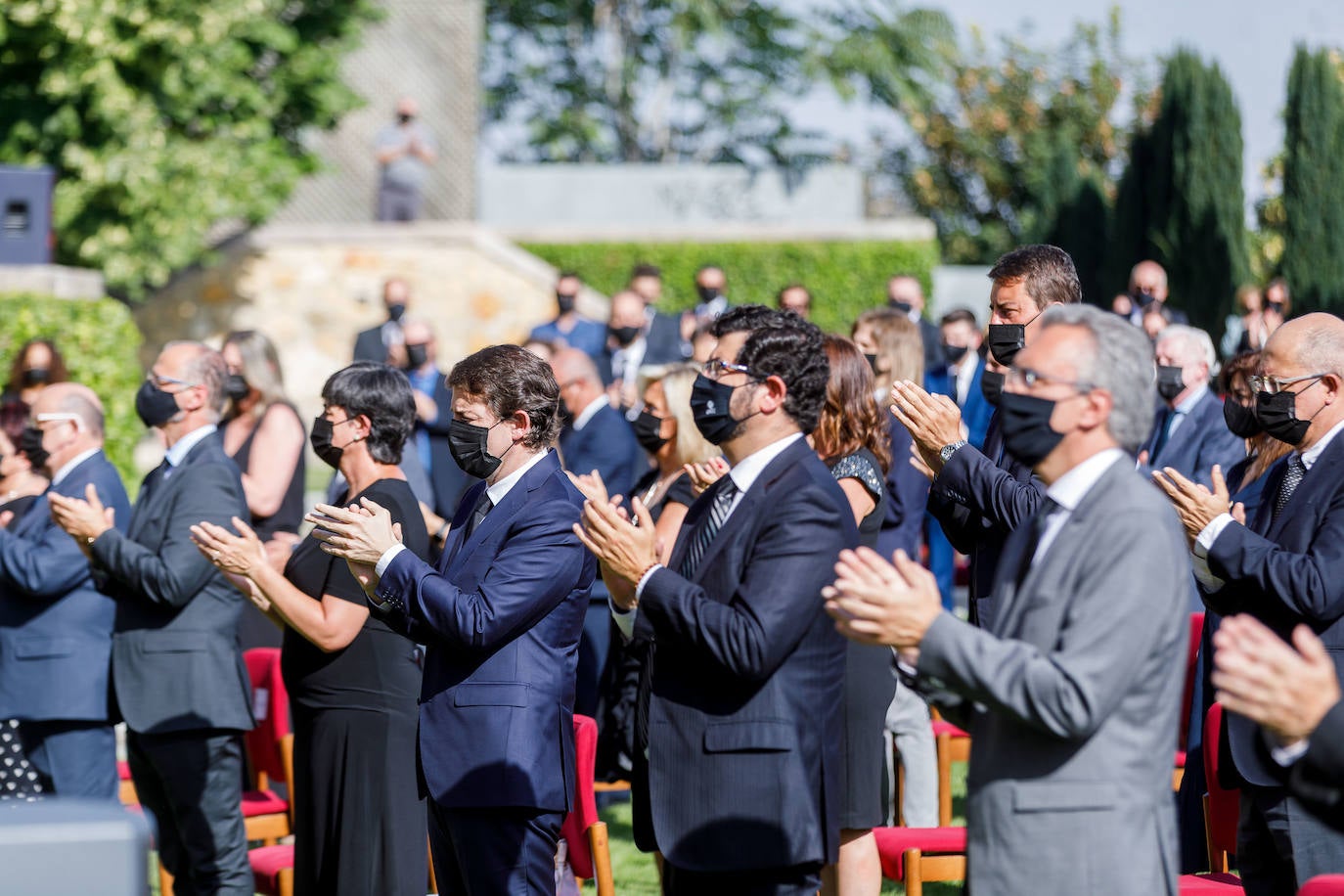 Fotos: Castilla y León rinde homenaje a las víctimas de la covid-19