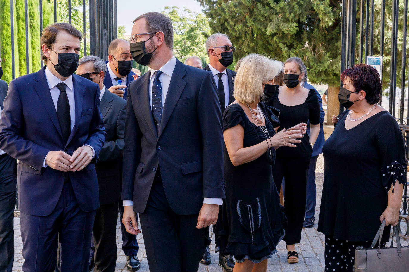 Fotos: Castilla y León rinde homenaje a las víctimas de la covid-19