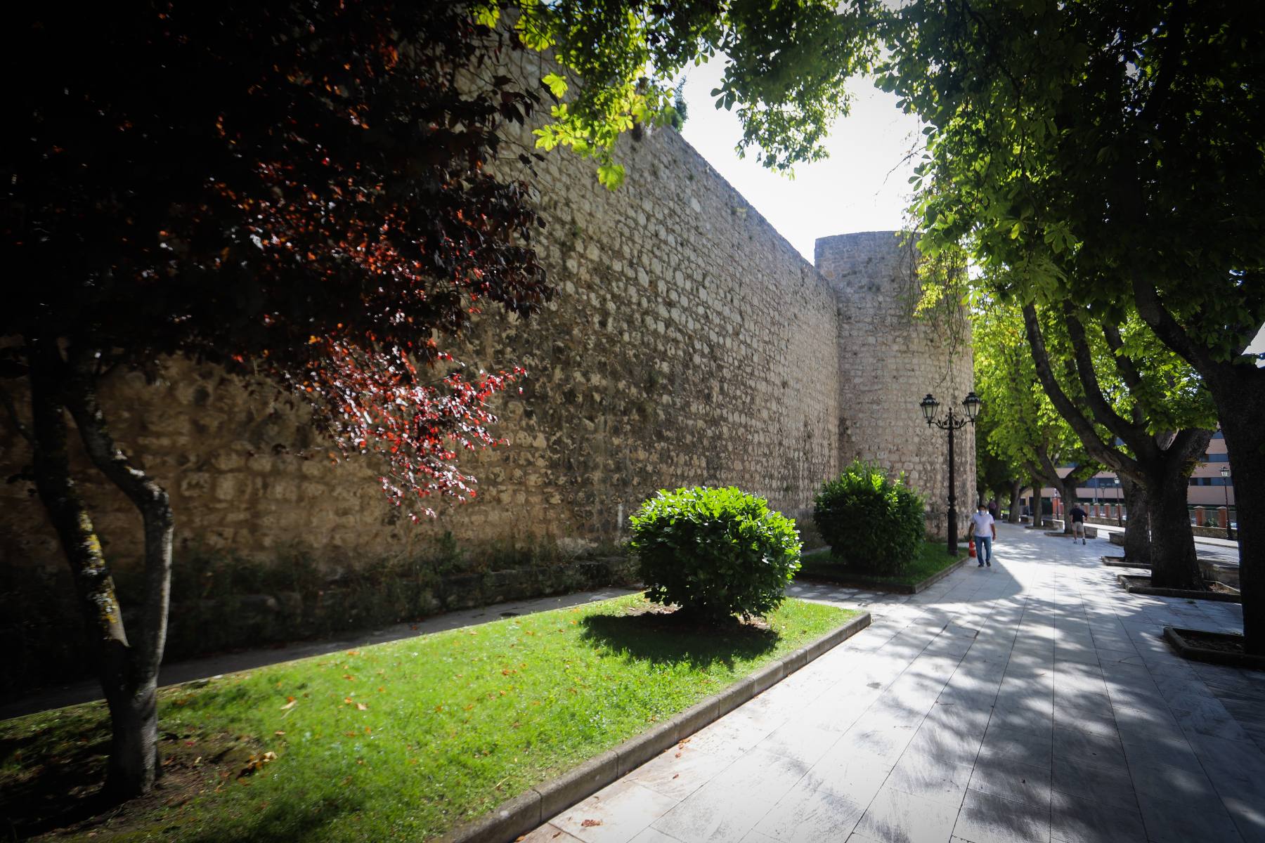 Casi la mitad de las antiguas murallas de la ciudad siguen en pie. 