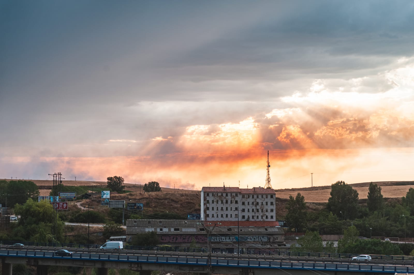 Fotos: Un incendio en Villagonzalo-Pedernales activa las alarmas en Burgos