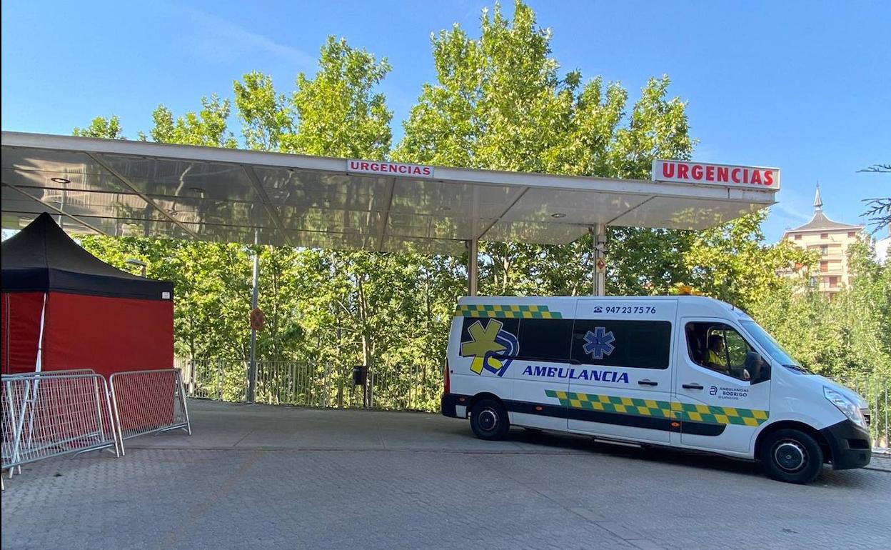 Imagen exterior del hospital Santos Reyes de Aranda. 