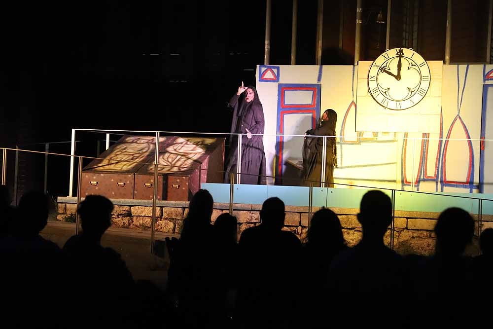 Fotos: Bambalúa Teatro vuelve al Castillo con Patrimonios