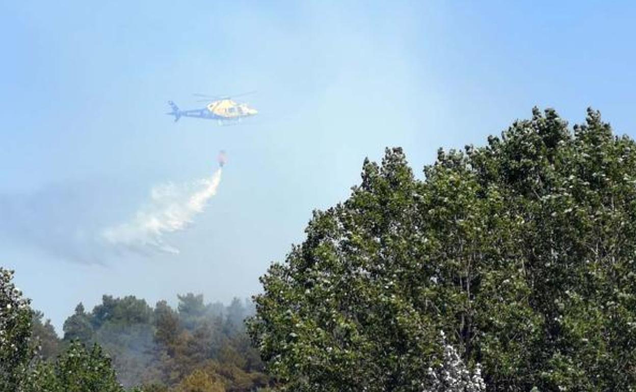 Imagen de archivo de un helicóptero contra incendios. 