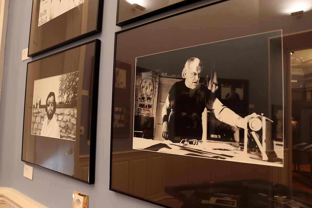 La muestra se puede visitar en el Palacio de la Isla de Burgos hasta el 30 de octubre | Se compone de 56 retratos literarios realizados en blanco y negro.