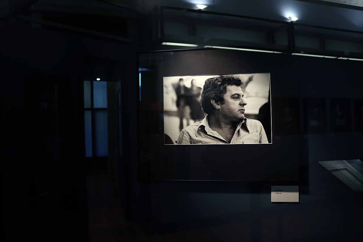 La muestra se puede visitar en el Palacio de la Isla de Burgos hasta el 30 de octubre | Se compone de 56 retratos literarios realizados en blanco y negro.