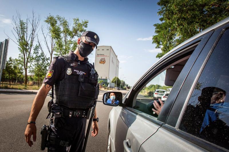 Fotos: La Policía Nacional controla las entradas y salidas de Aranda