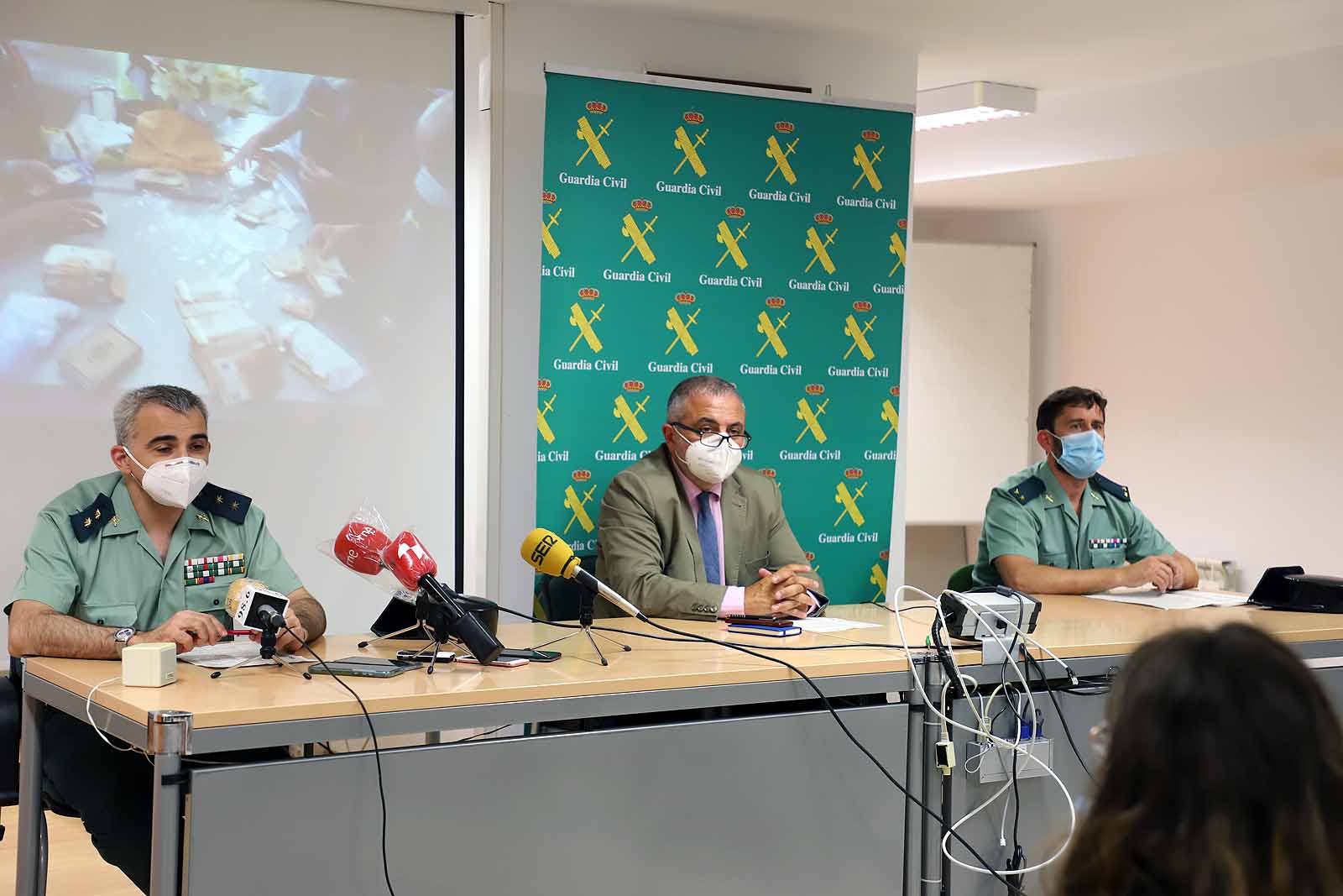 Fotos: La Guardia Civil desarticula un grupo dedicado a la venta y distribución de estupefacientes en la comarca de Pinares