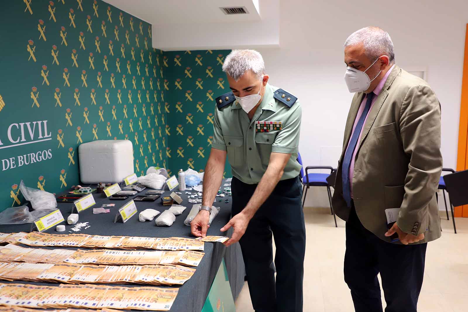 Fotos: La Guardia Civil desarticula un grupo dedicado a la venta y distribución de estupefacientes en la comarca de Pinares