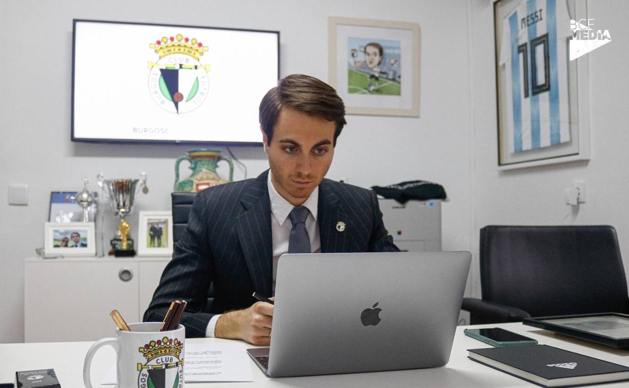 El presidente del Burgos CF, Franco Caselli, durante el encuentro telemático.