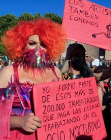 Imagen secundaria 2 - Sin mascarilla ni distancia para protestar en Madrid contra las medidas anticovid