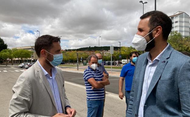 El alcalde, Daniel de la Rosa, ha visitado las obras acompañado por el concejal de Infraestructuras, Daniel Garabito.