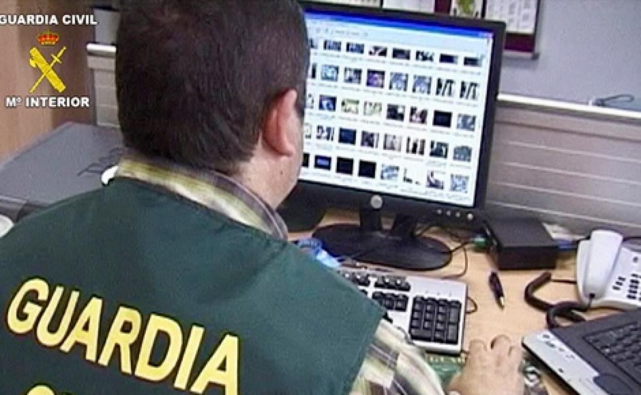 Detenido un joven por extorsionar a decenas de vecinos en las redes sociales