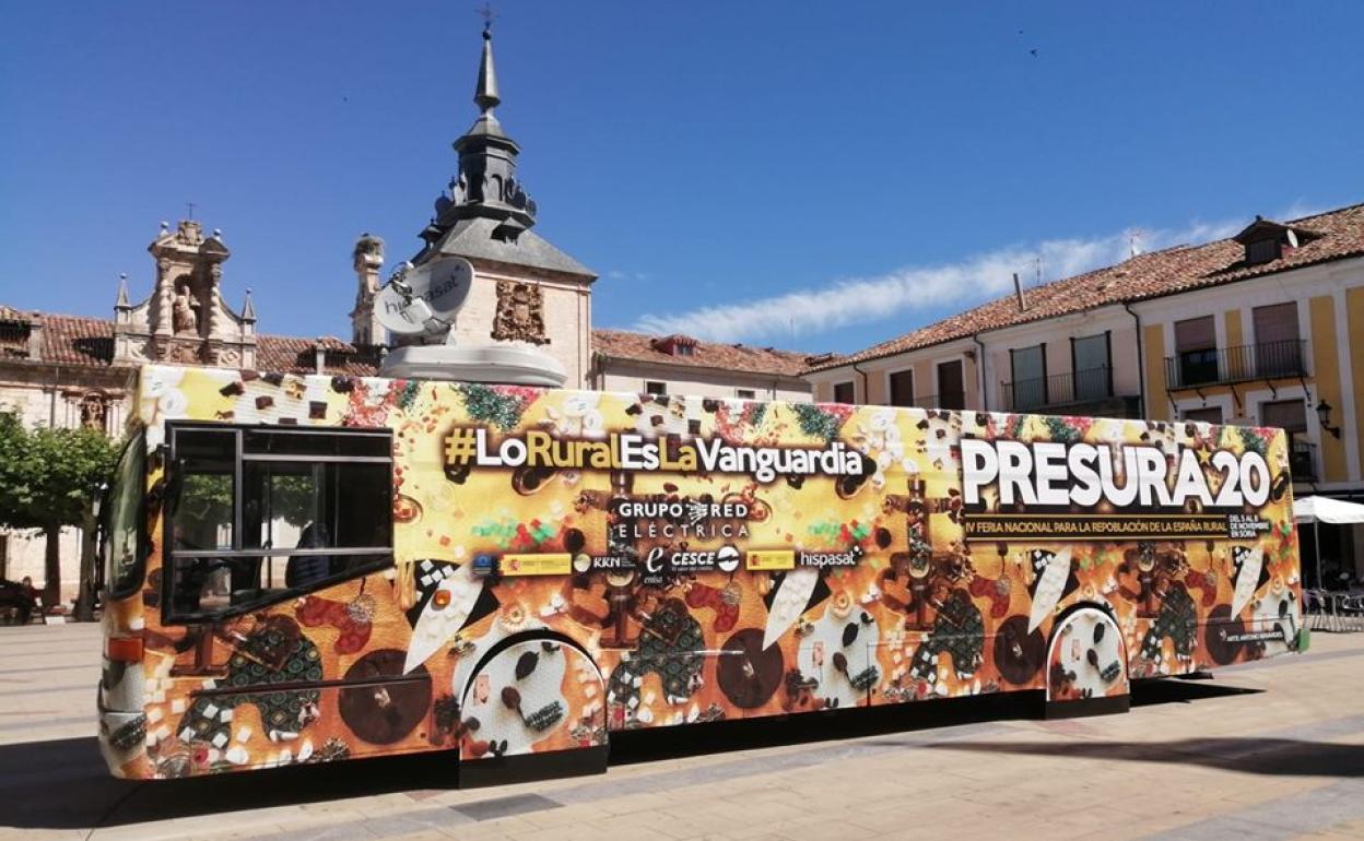 El autobús de la Repoblación en Burgo de Osma. 