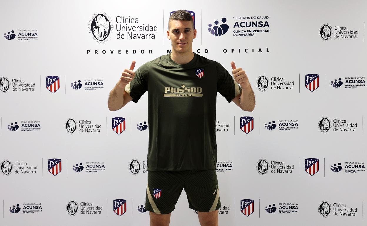 Ivo Grbic, tras pasar reconocimiento médico con el Atlético.