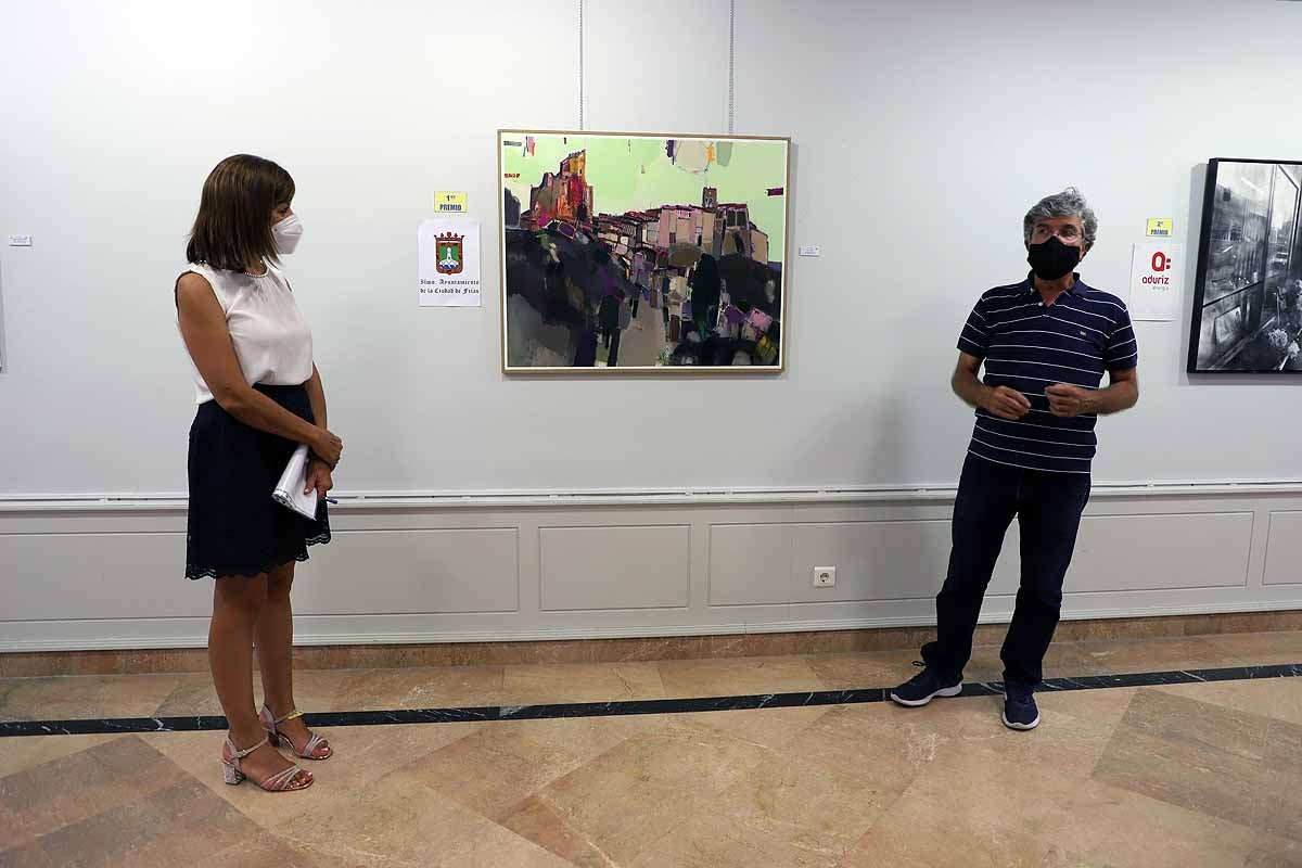 Fotos: Nuevas &#039;versiones&#039; de Frías cuelgan de la sala de exposiciones del Teatro Principal