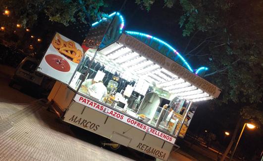 La Churrería Burgalesa se instala en el aparcamiento del Alcampo en la capital burgalesa. 