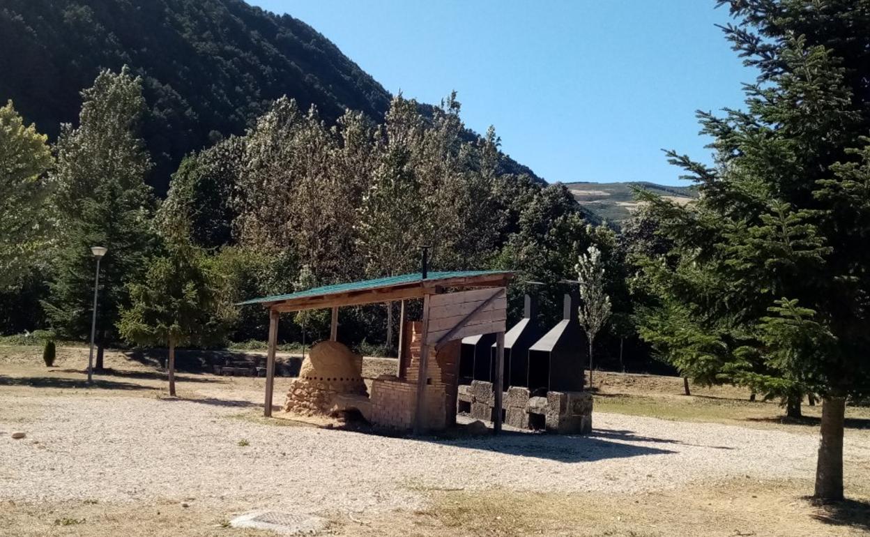 El Ayuntamiento de Espinosa acondiciona el área recreativa de 'Las cocinas'