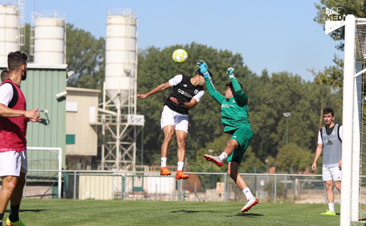 El equipo lleva ya varios días entrenando. 