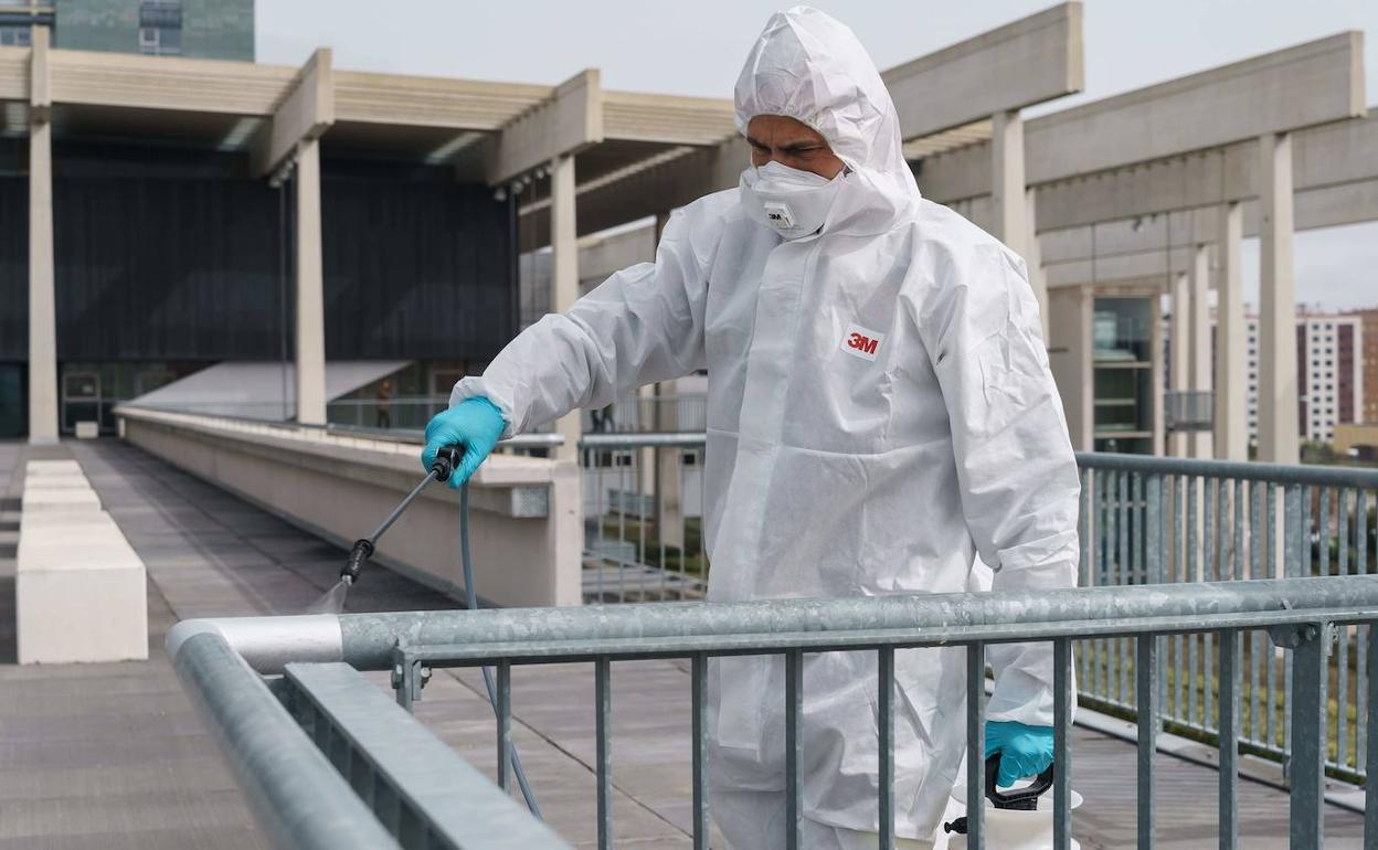 Desinfección del Hospital Universitario de Burgos durante la pandemia de la covid-19. 