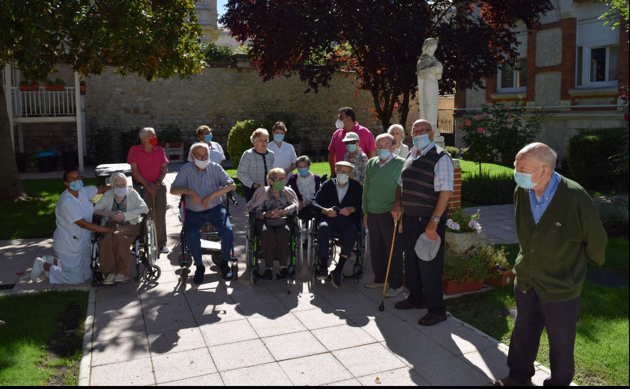 Imagen de los mayores residentes de Barrantes.