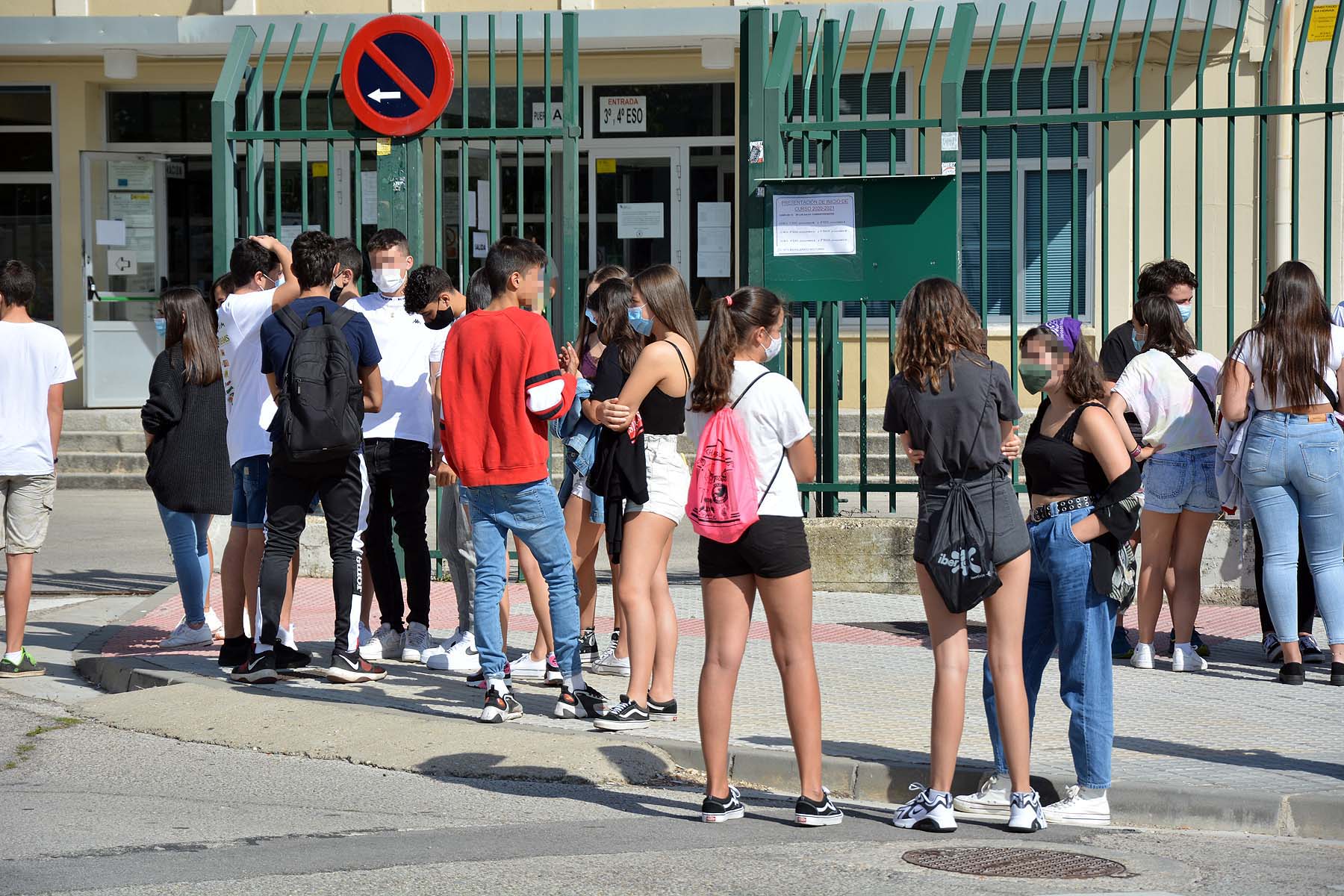 El trasiego de estudiantes ha sido una constante durante toda la mañana. 