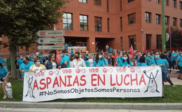 Las reclamaciones de los trabajadores de Aspanias salen a la calle en las jornadas de huelga