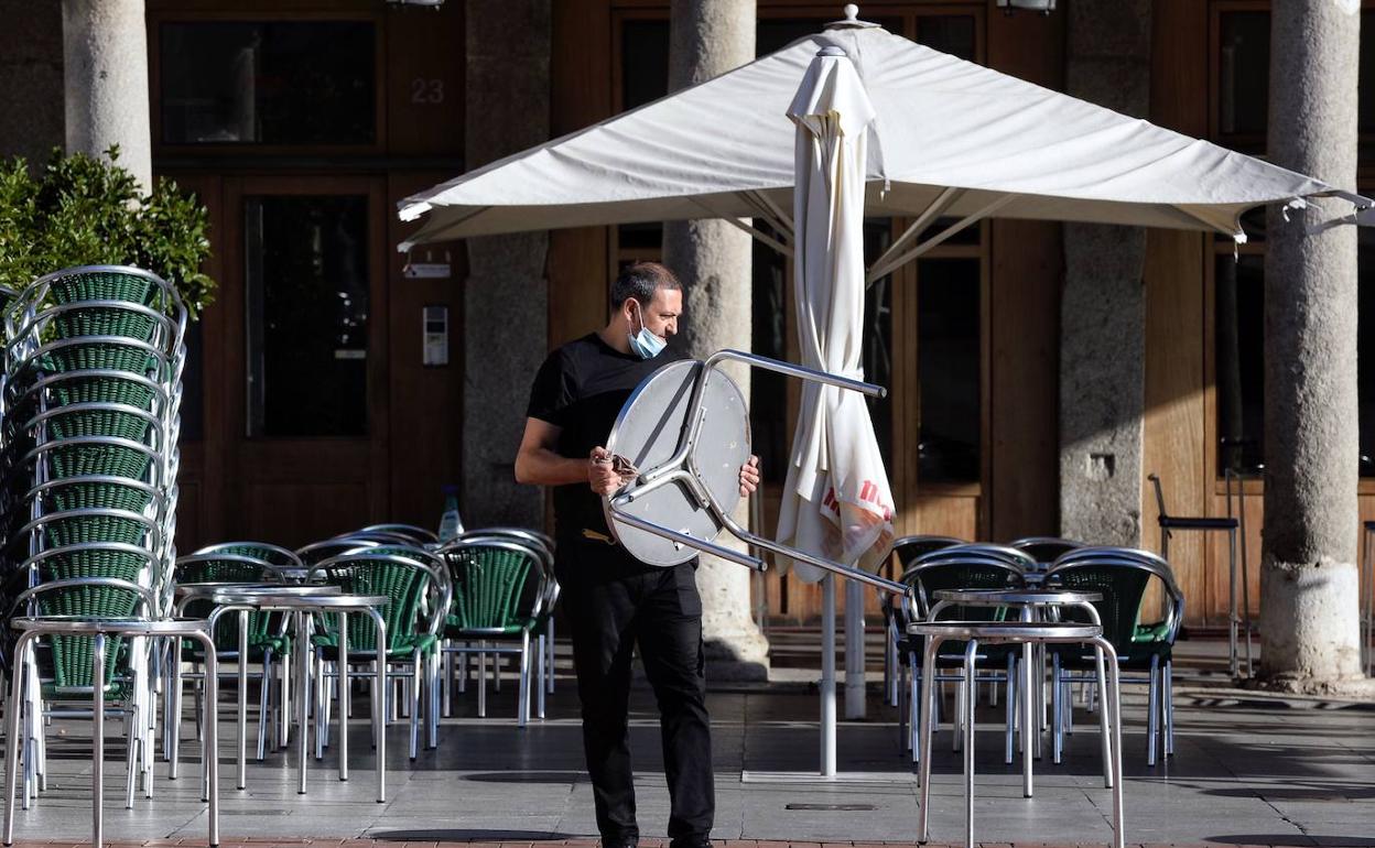 El sector de la hostelería es uno de los más afectados y el que peores salarios tiene.