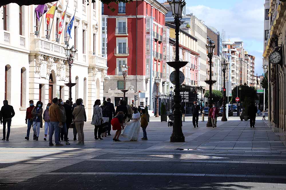 Fotos: El sol ha animado a los burgaleses a salir a la calle el primer domingo del otoño