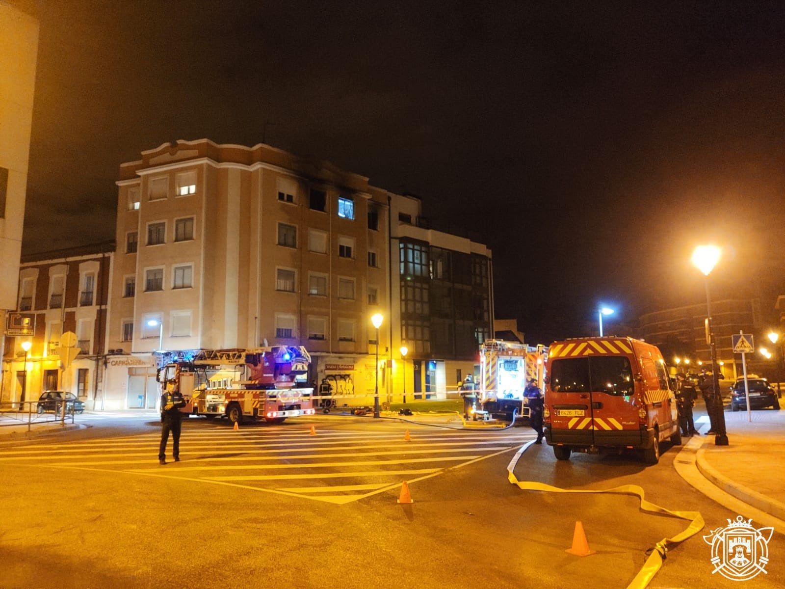 Fotos: Un incendio en una vivienda de Burgos acaba con un fallecido y tres heridos