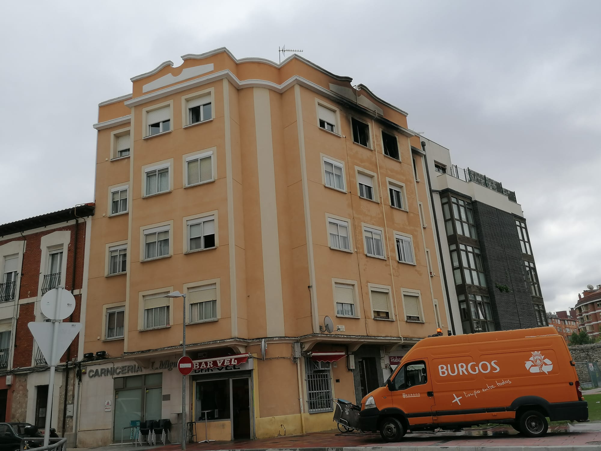 Fotos: Un incendio en una vivienda de Burgos acaba con un fallecido y tres heridos