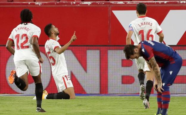 En-Nesyri celebra su gol al Levante.