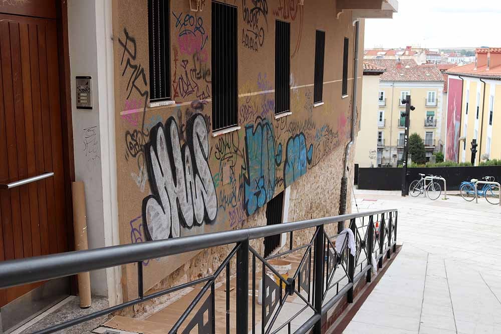 Fotos: Las brigadas del Plan de Empleo estarán limpiando y adecentando Burgos hasta febrero