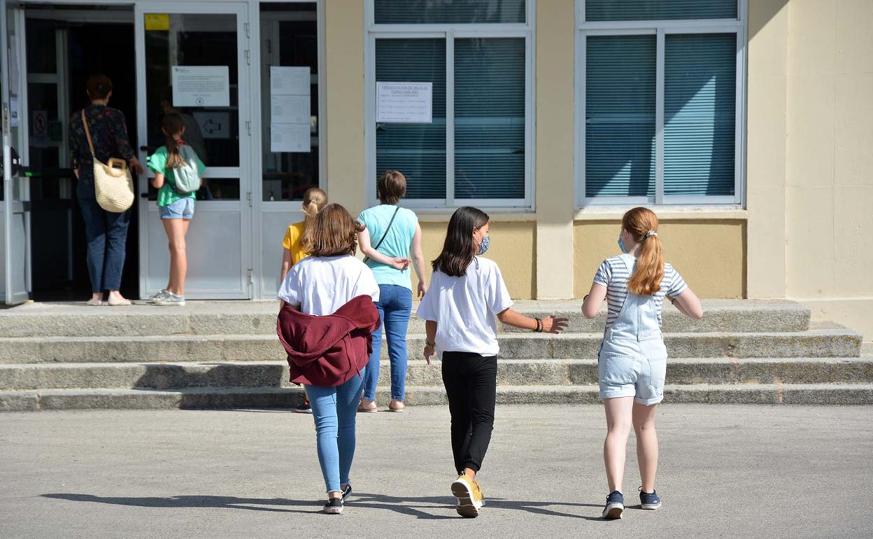 Coronavirus en Burgos: La Junta confina un aula de Bachillerato del IES Cardenal López de Mendoza