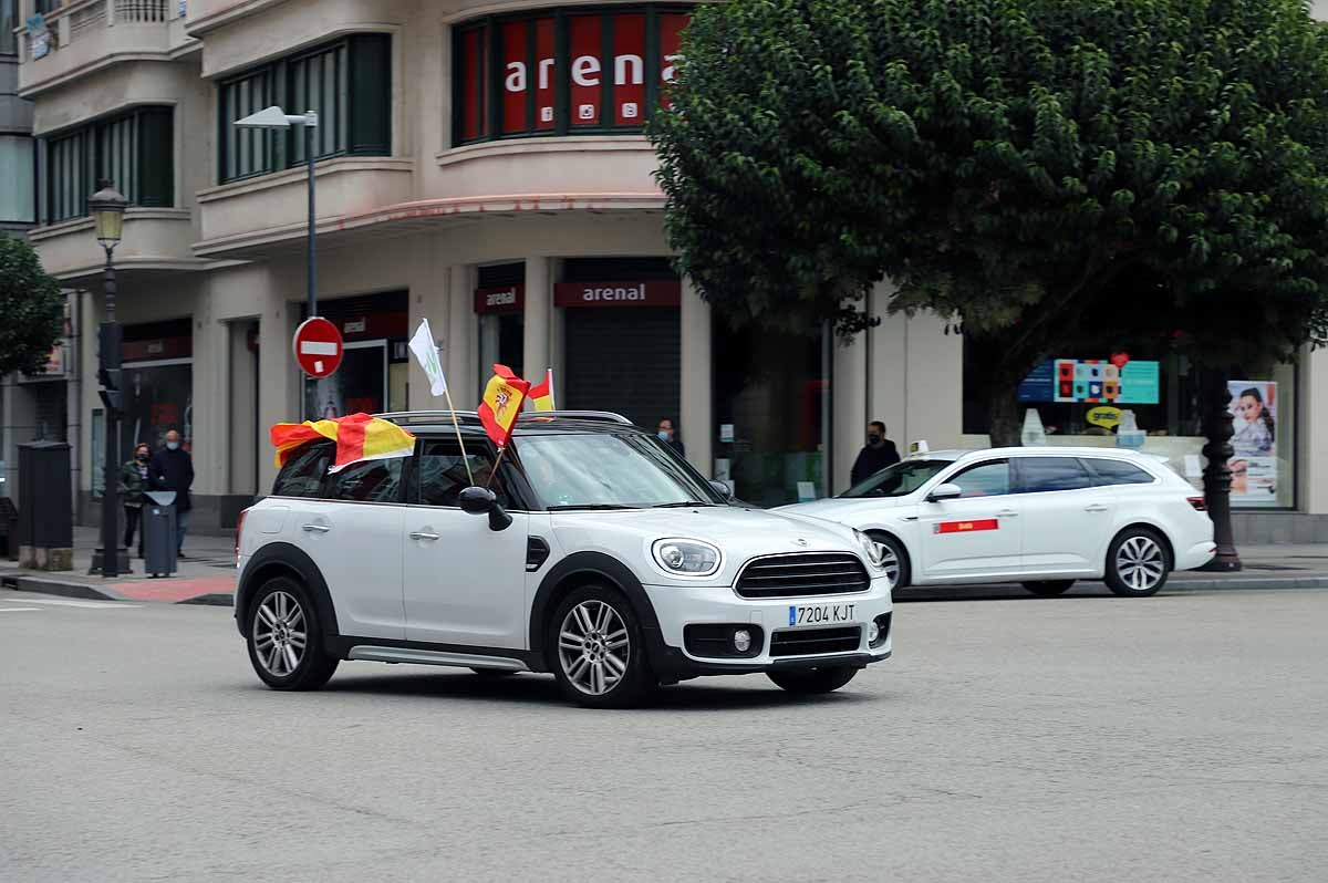 Fotos: Imágenes de la caravana de Vox en Burgos