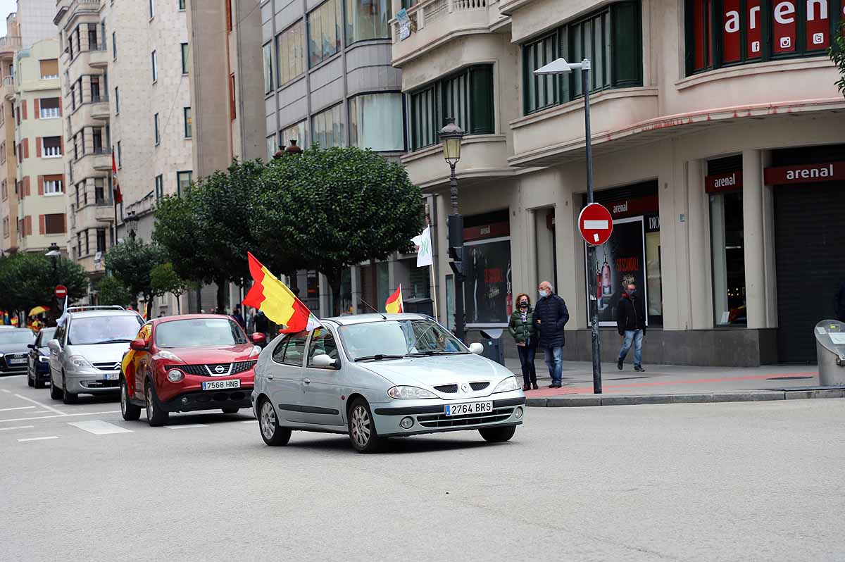 Fotos: Imágenes de la caravana de Vox en Burgos