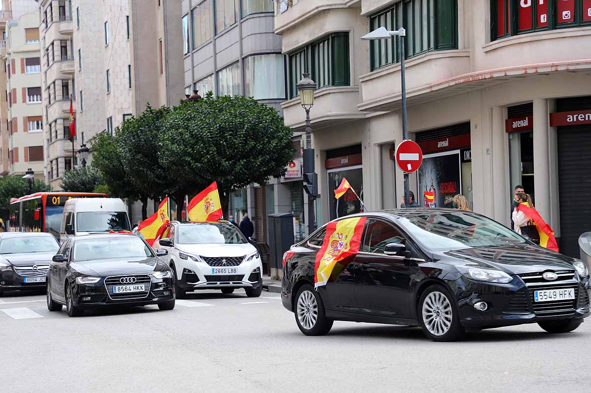 Fotos: Imágenes de la caravana de Vox en Burgos