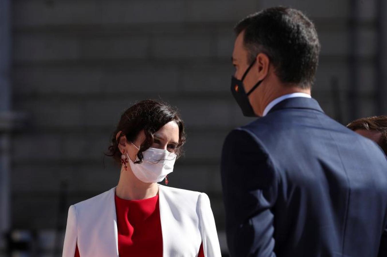 La presidenta de la Comunidad de Madrid, Isabel Díaz Ayuso, y el presidente del Gobierno, Pedro Sánchez, durante el acto 