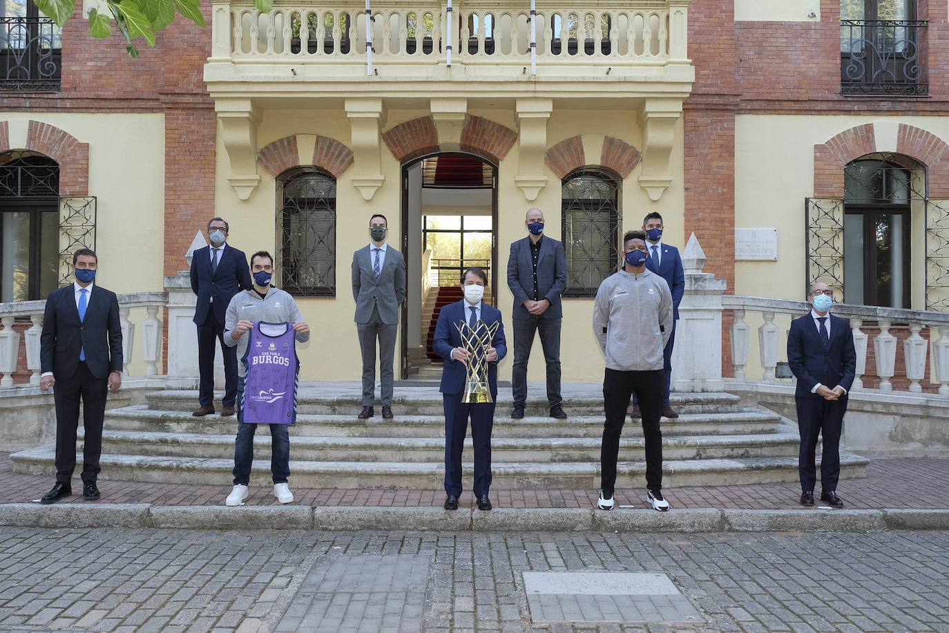 Fotos: Mañueco recibe a los campeones de Europa