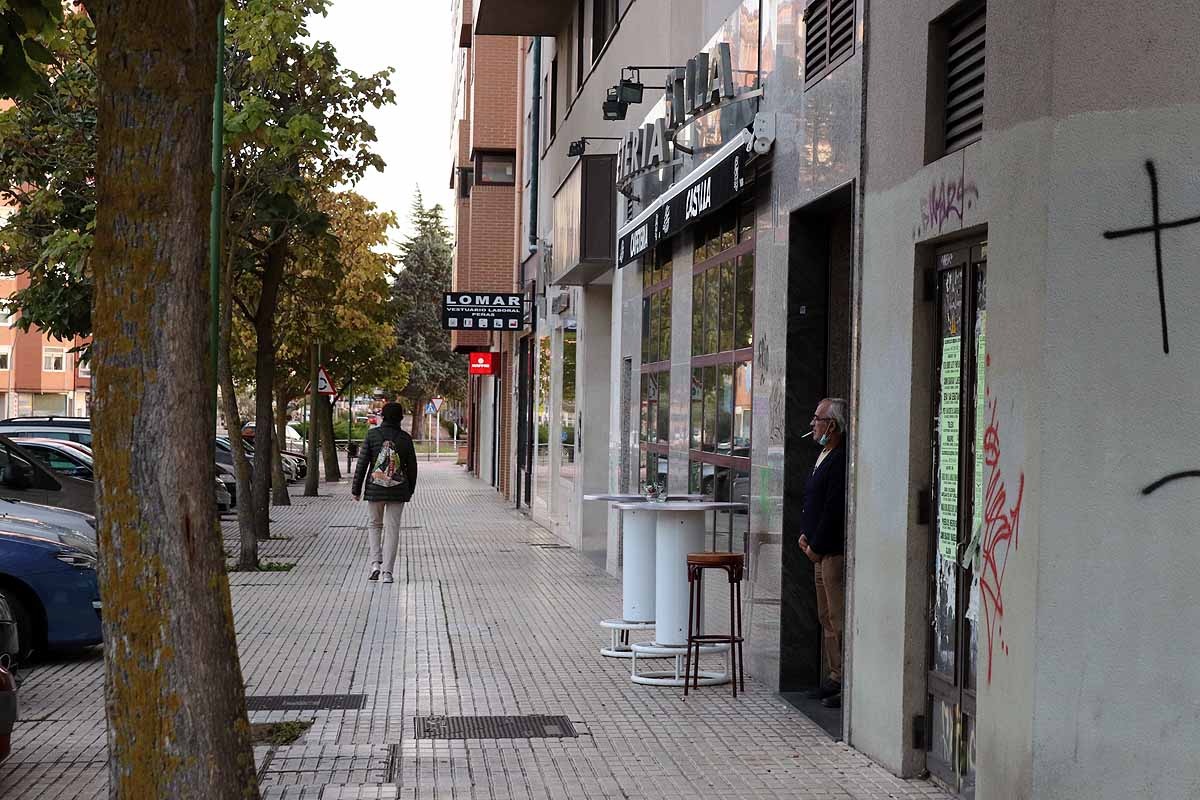 Fotos: Los hosteleros se sienten «señalados» con la prohibición del consumo en barra