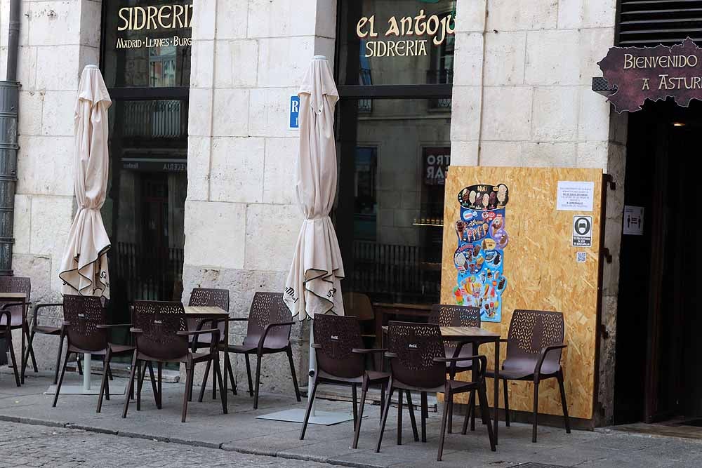 Fotos: Sábado de tapeo y ocio sin barra de bar y con frío en las terrazas