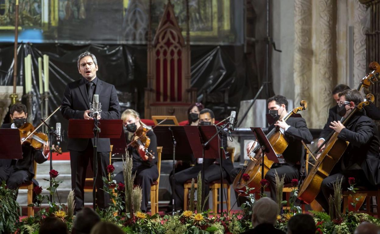 La orquesta ofreció el concierto en el Altar Mayor. 