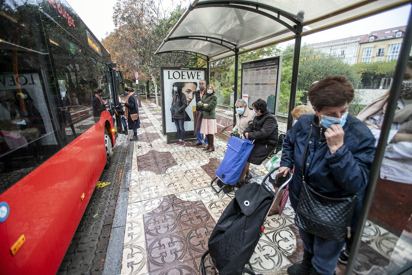 Fotos: La lluvia marca el primer día de confinamiento en Burgos