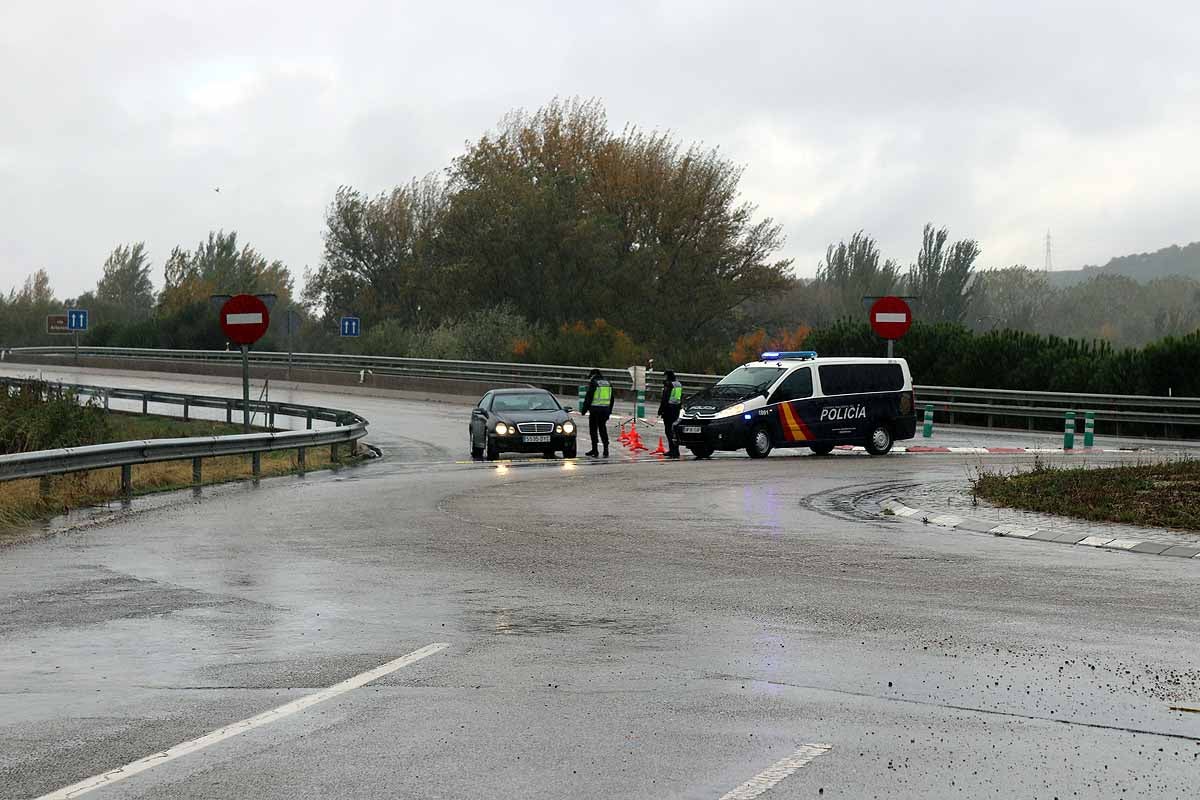 Controles de la Policía Local en el primer día de confinamiento en Burgos. 