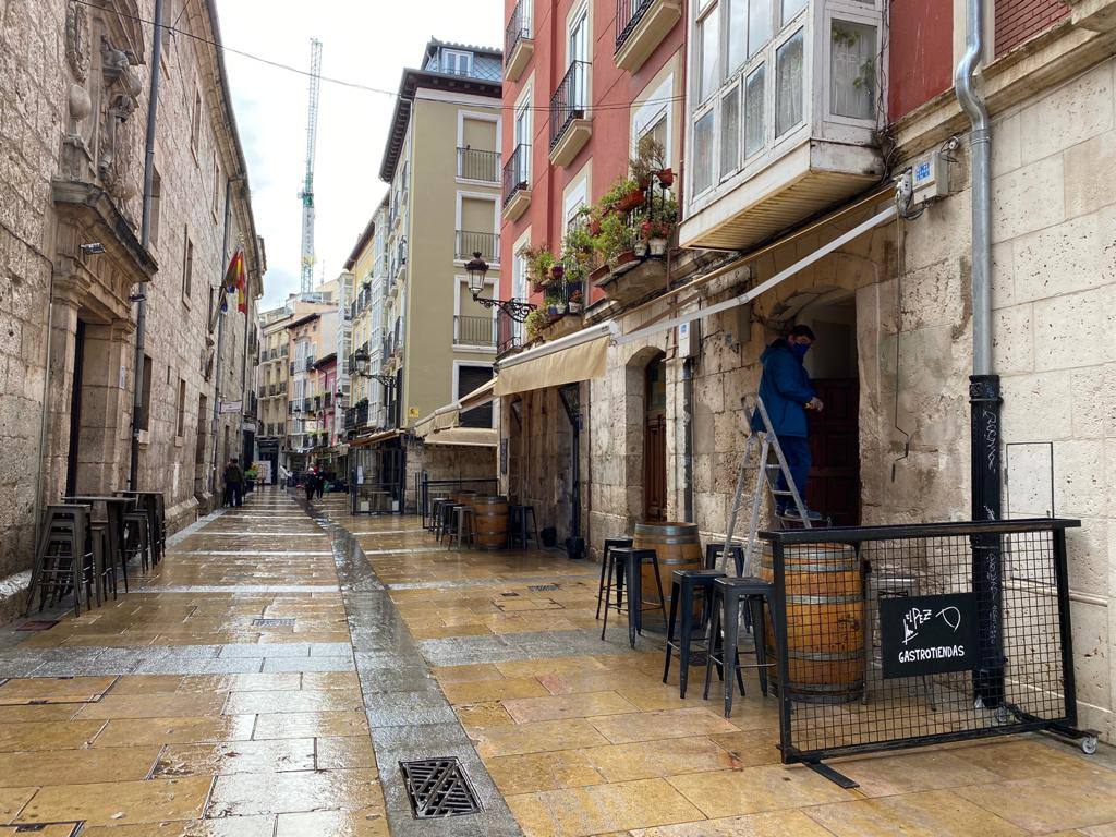 Fotos: La lluvia marca el primer día de confinamiento en Burgos