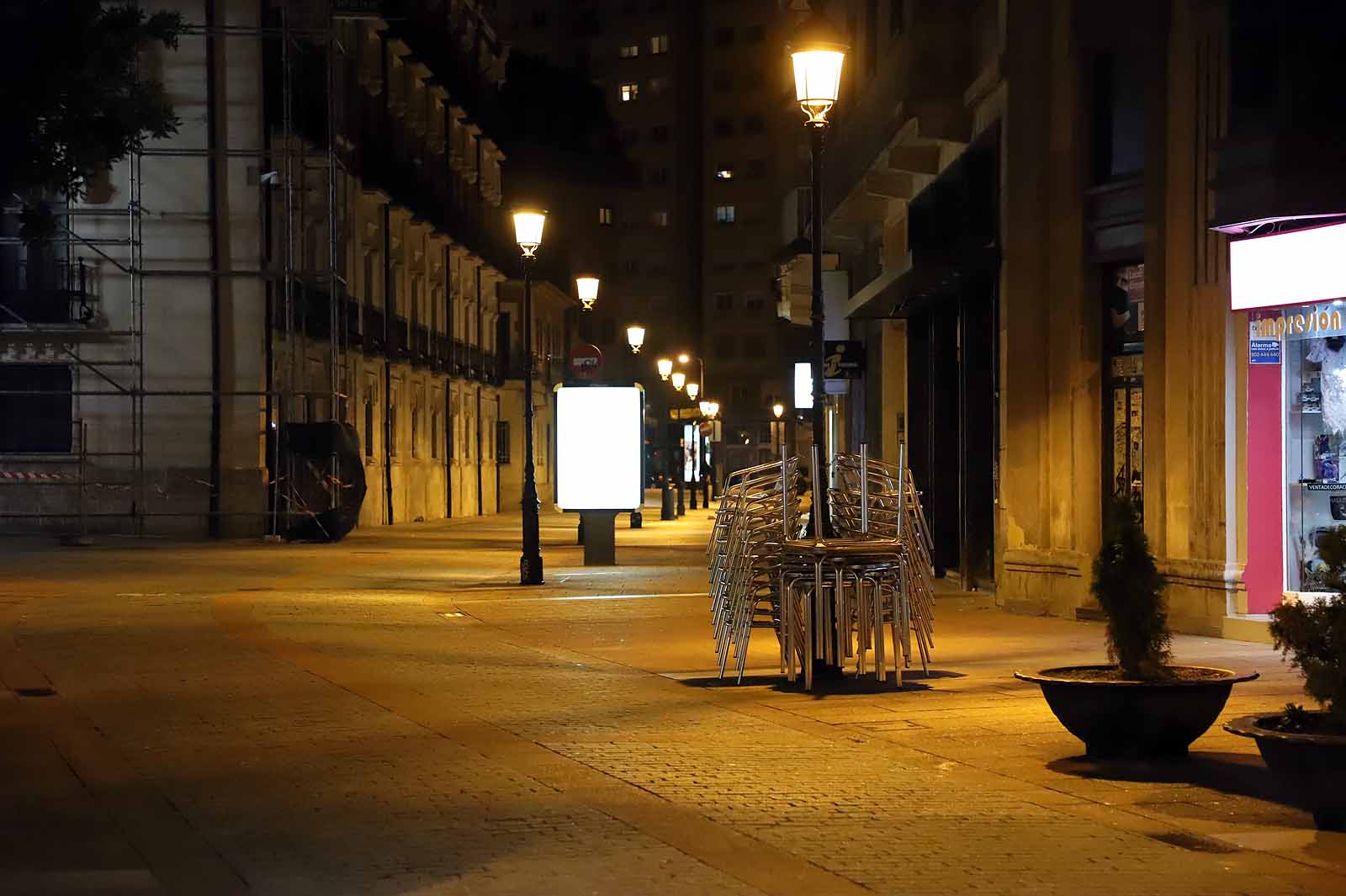 Fotos: El &#039;toque de queda&#039; devuelve a los burgaleses a sus hogares