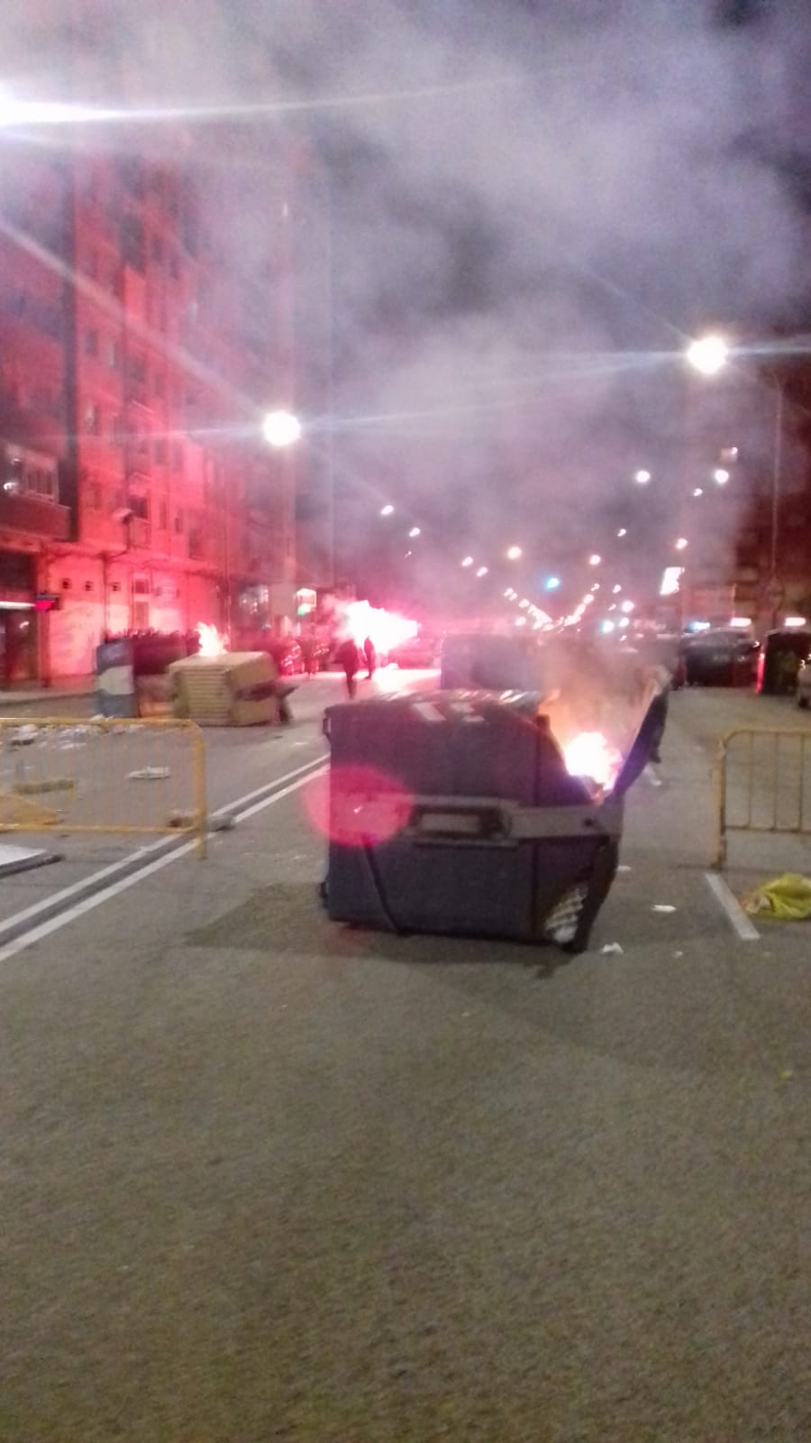 Fotos: La concentración contra las medidas anti covid acaba en batalla campal en Gamonal