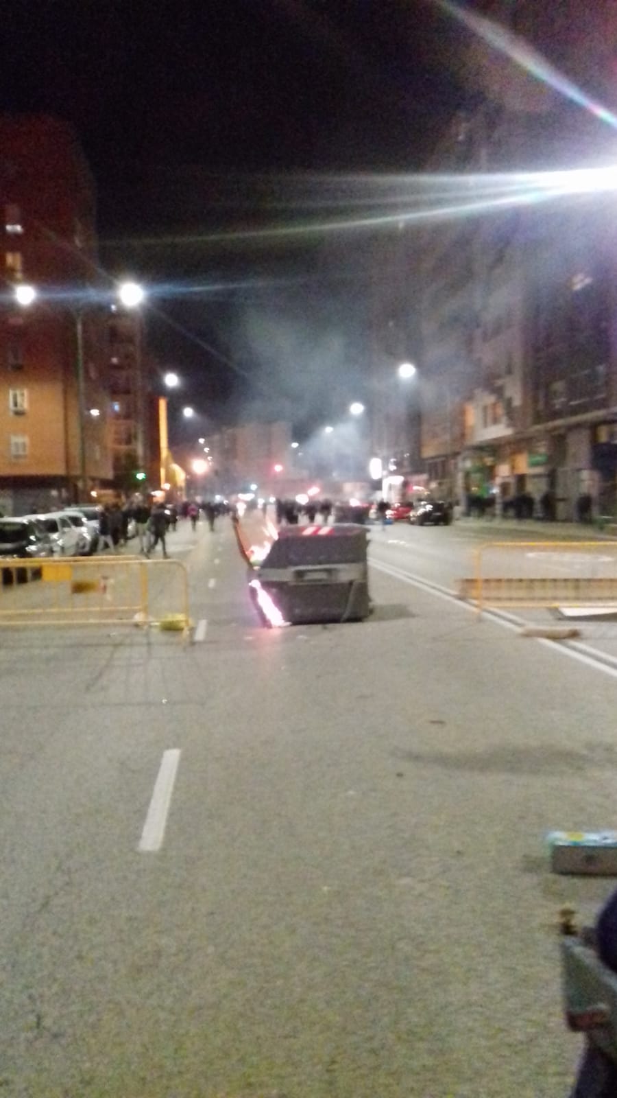 Fotos: La concentración contra las medidas anti covid acaba en batalla campal en Gamonal