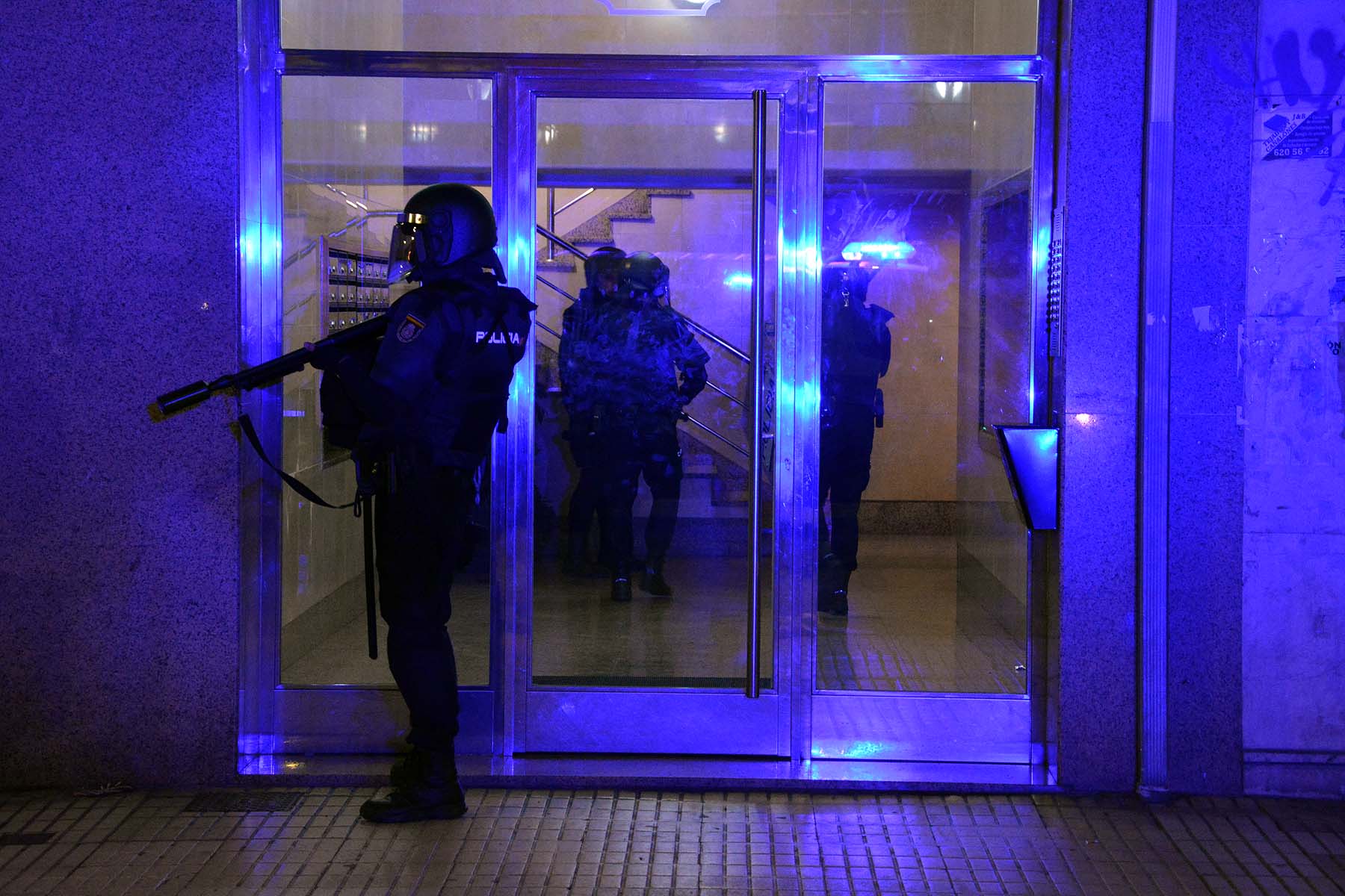 Fotos: La concentración contra las medidas anti covid acaba en batalla campal en Gamonal